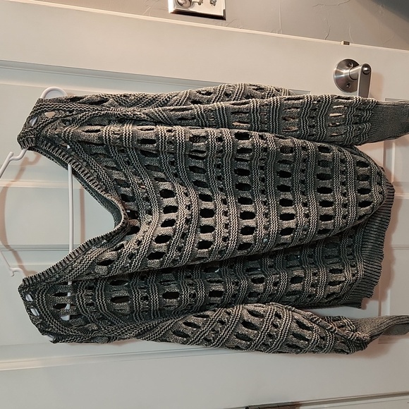 Buckle Gray Knit Sweater - Picture 3 of 4